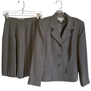 EUC Dress Barn 2 Piece Classic Skirt Suit